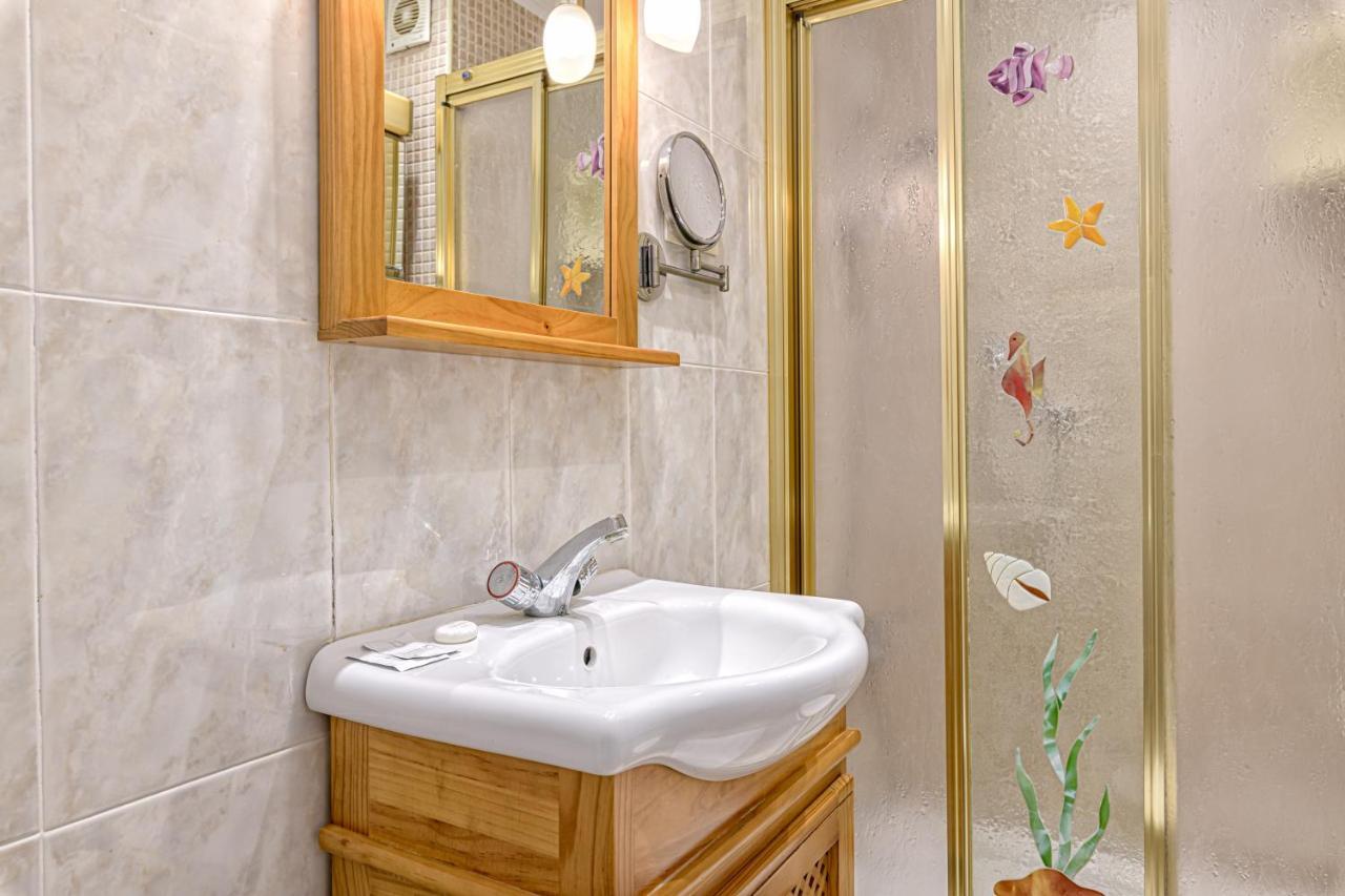 Immaculate 3-bed In Apartment *