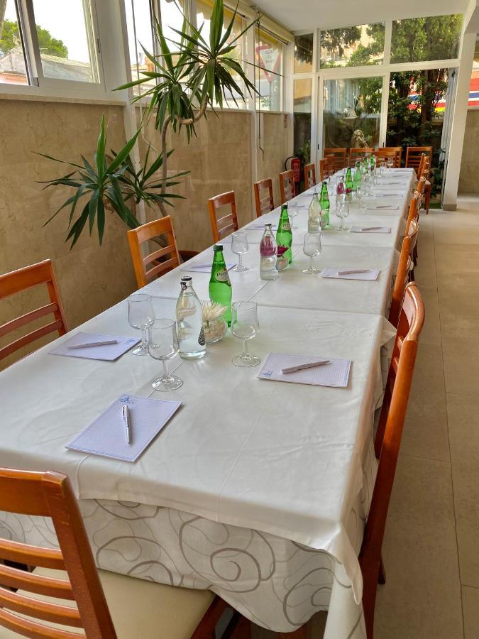 Amoros Hotel