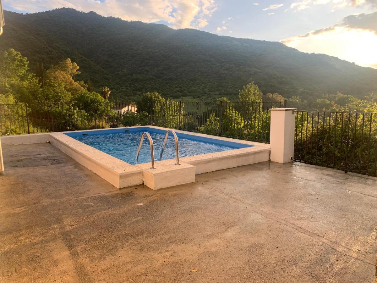 La Fuente De El Nacimiento Casa rural *