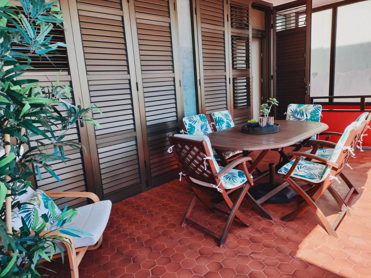 Front Line With Fantastic Terrace. Apartment