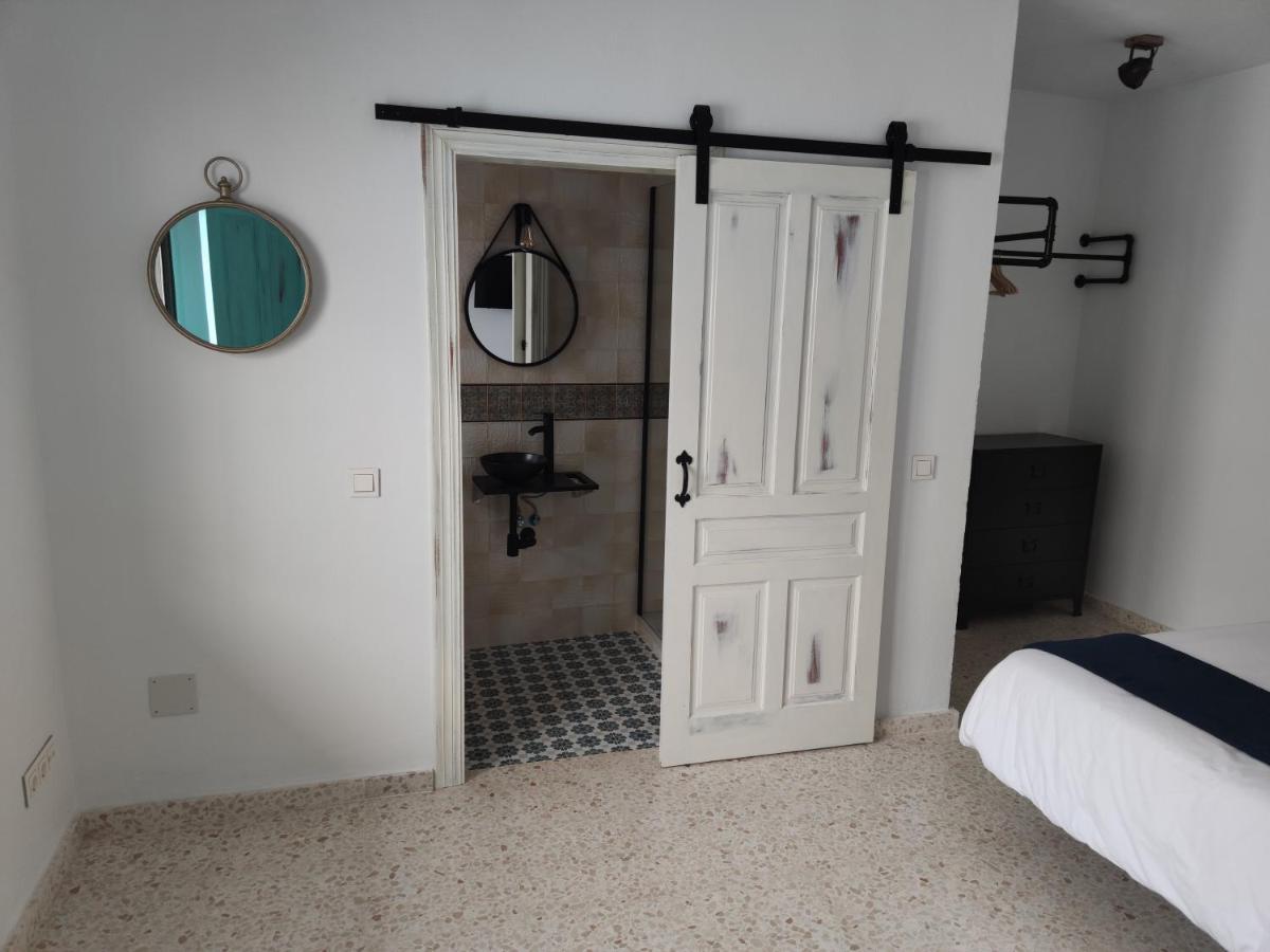 Casa Mixa Con Decoración Estilo Industrial