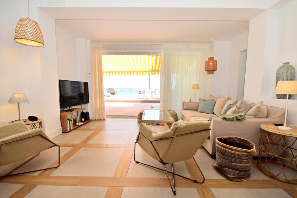 70sqm Private Terrace In Front Of The Sea & 107sqm Brand New *