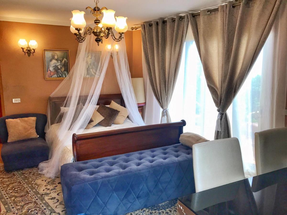 Apartment Mordelliya Private Jacuzzi