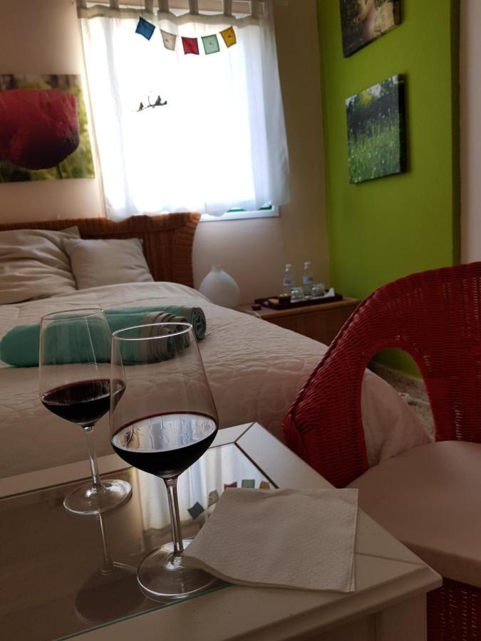 The Poppies 100m - Private Bathroom - Welcome Cava Pensión