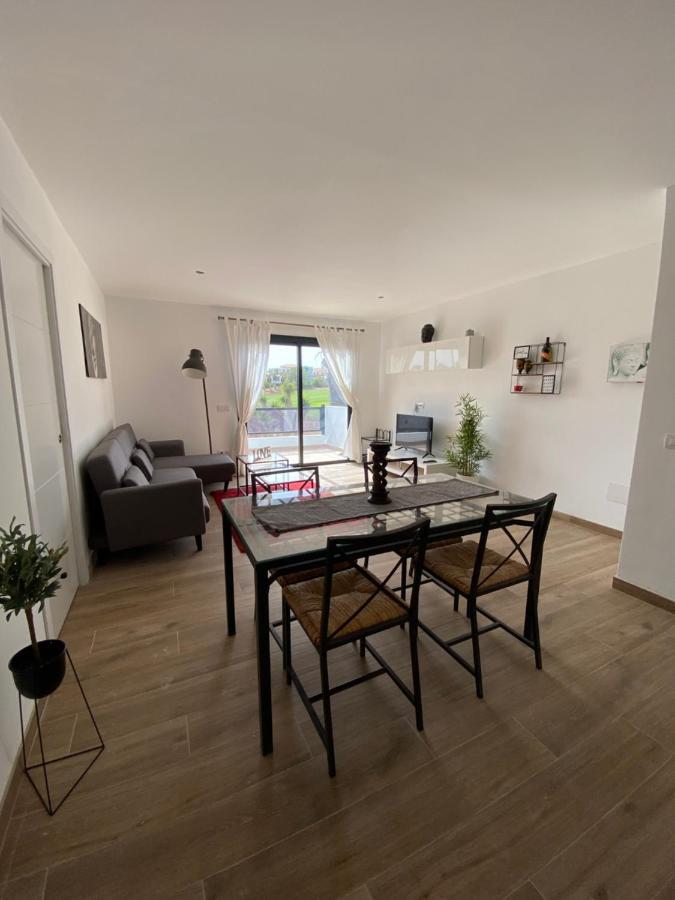 En Complejo Residencial Con Piscina
