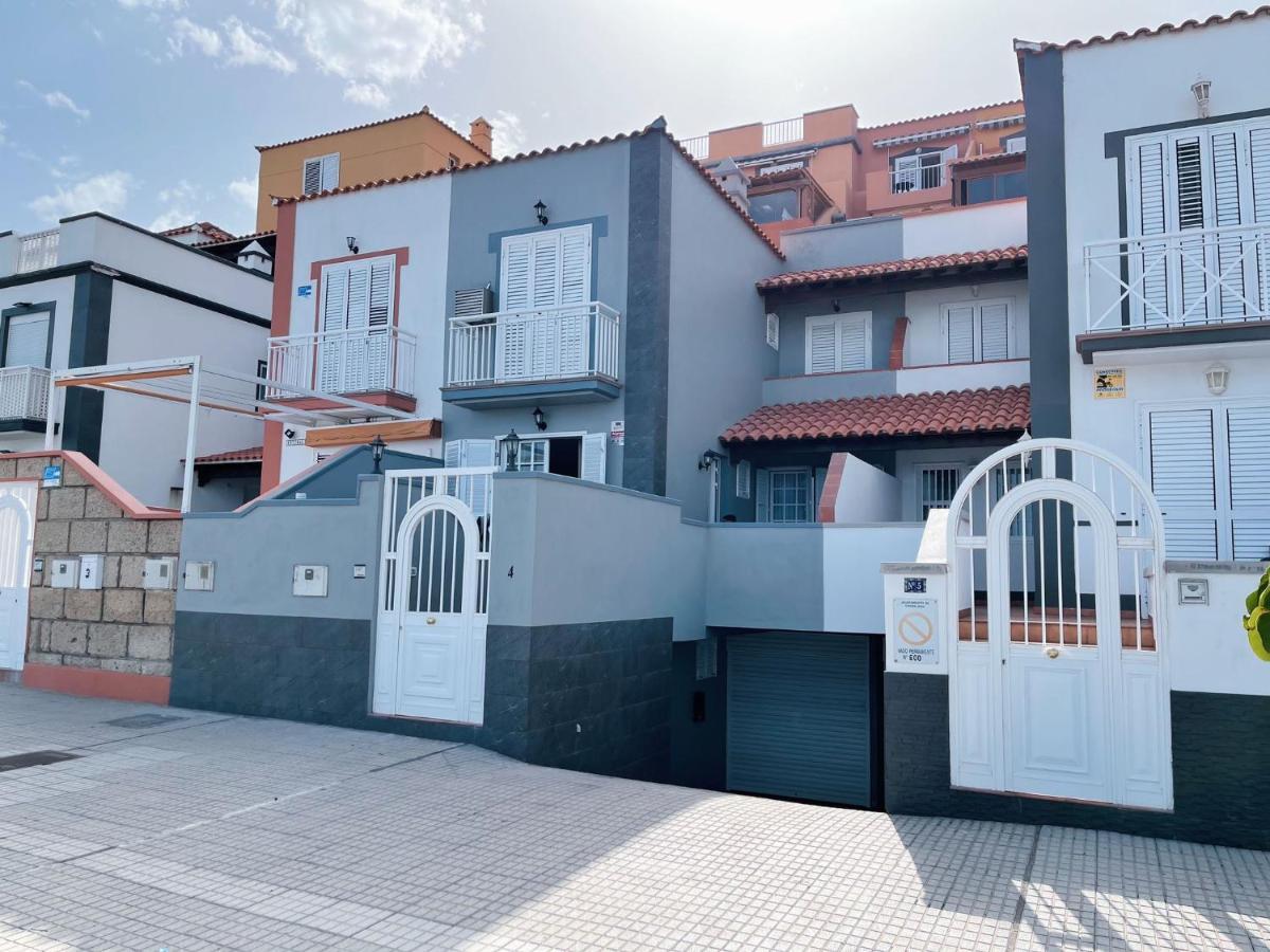 Apartamento Primera Línea De Playa: Vistas Al Mar *