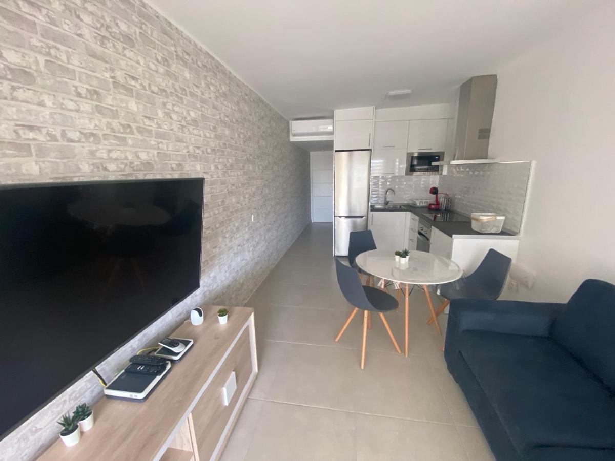 Piso tranquilo,piscina comunitaria.Zona turística Apartamento *