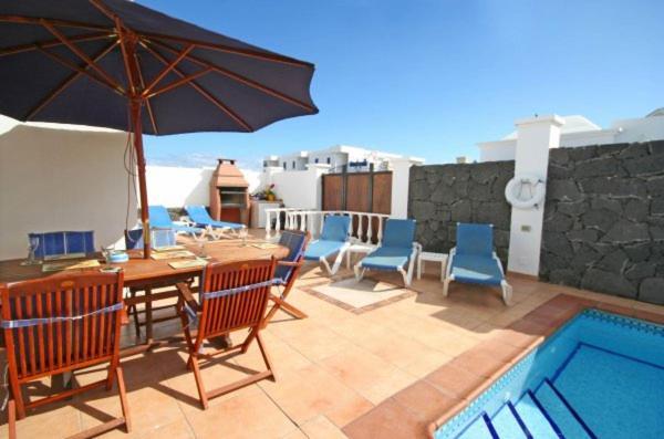 Rosa Villa Costa Teguise