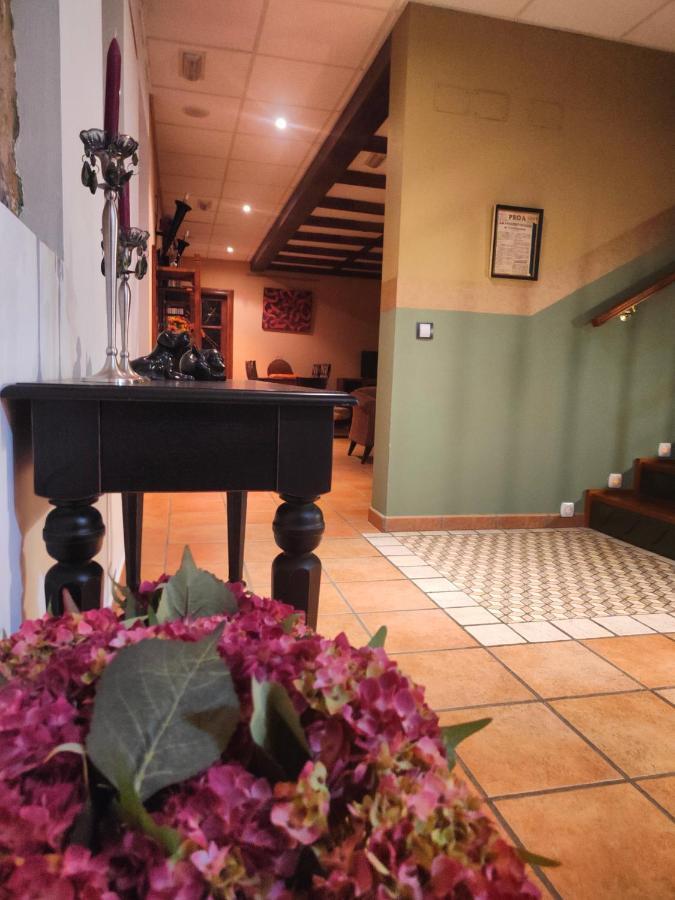 Hotel El Cuartel De Lugueros