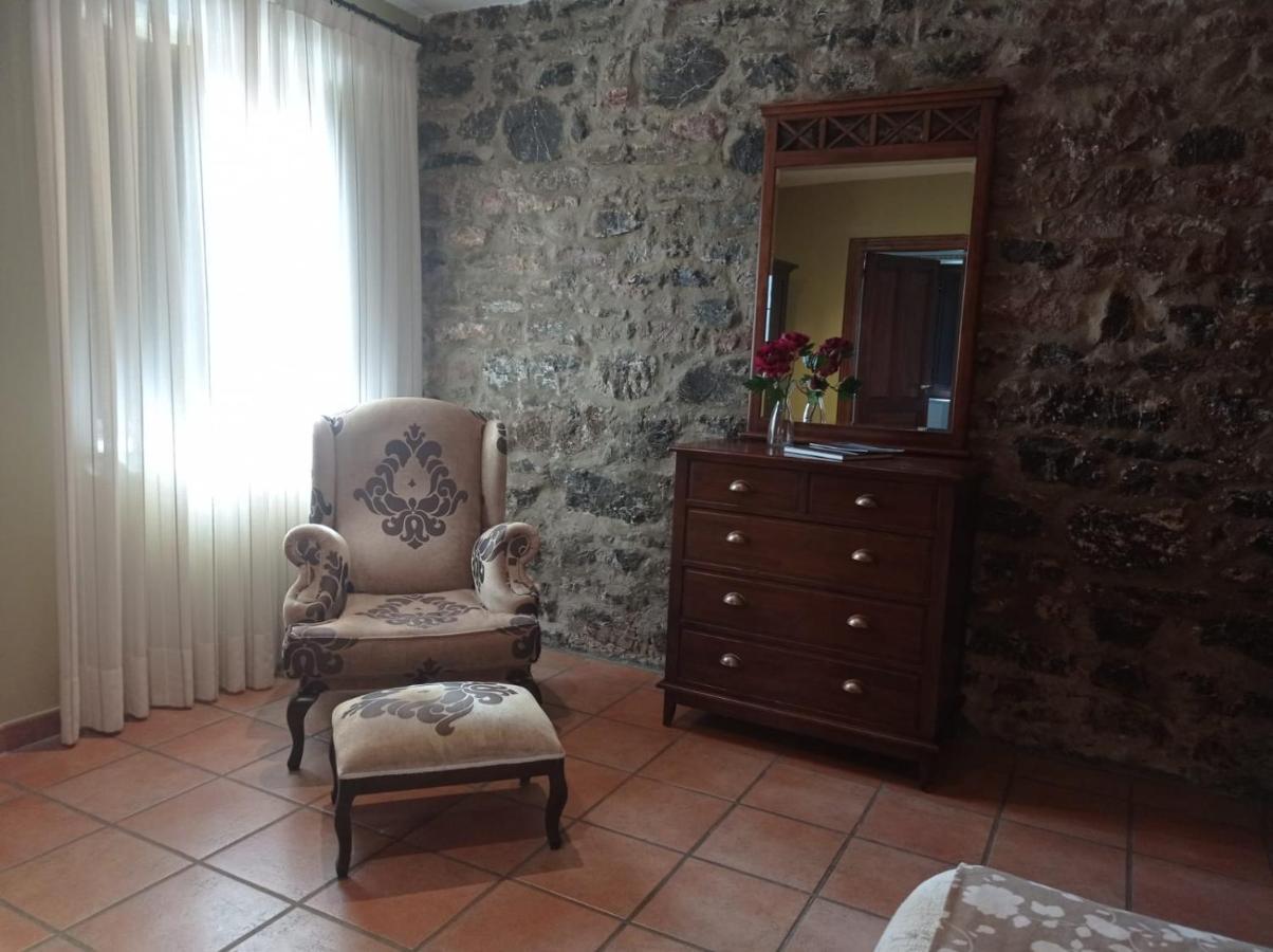 El Cuartel De Hotel Lugueros