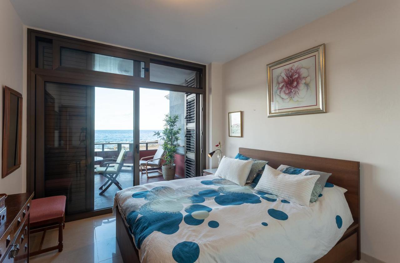 Front Line With Fantastic Terrace. Apartment