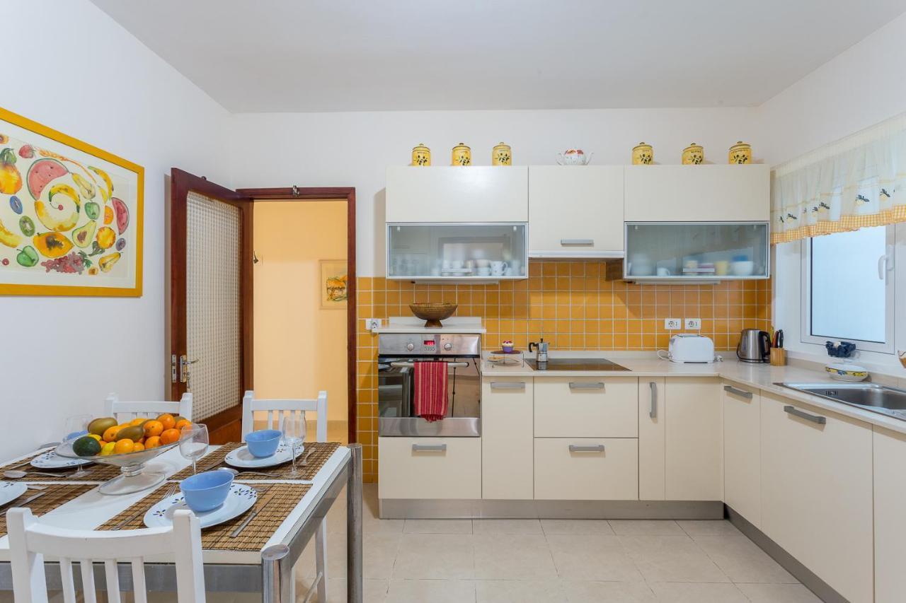 Front Line With Fantastic Terrace. Apartment *