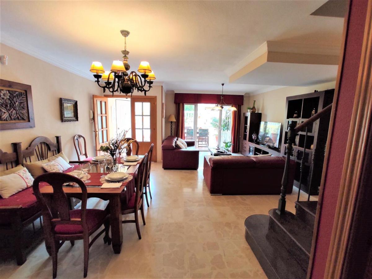 Chalet Adosado En *