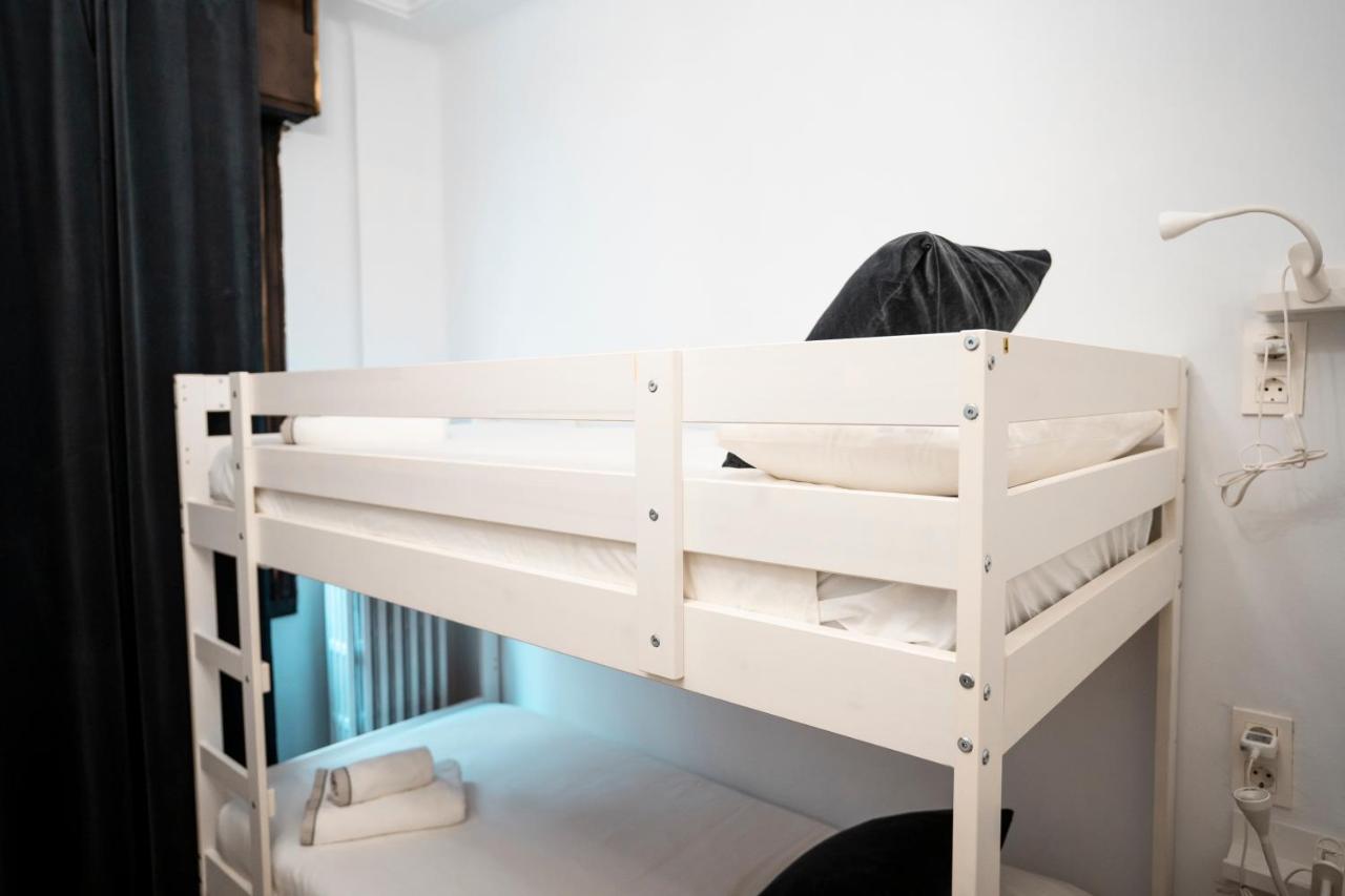 Hostal Hihome Uria *