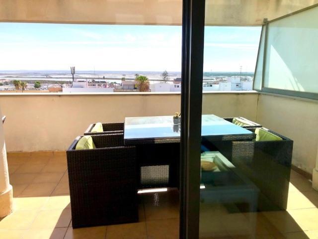 Apartamento Gatu ático Vistas Marineras Parking, Piscina, Terraza, Wifi El Puerto de Santa María