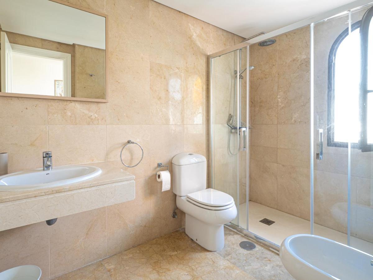 Frontline Marina Real 5009 Apartment
