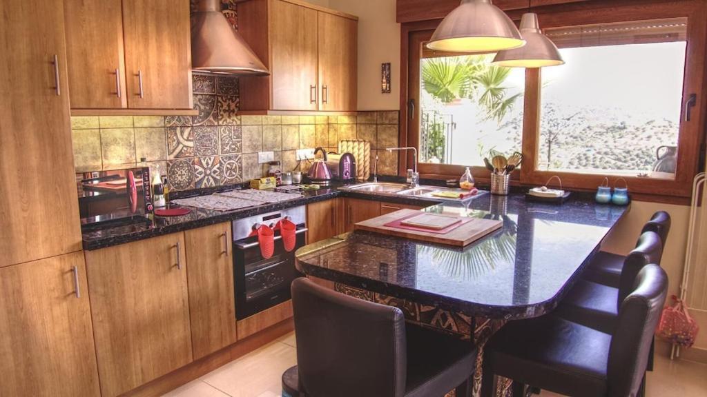 Exceptional Costa Del Sol El Espuela For 8 Heated Pool Amazing Views & Quality *