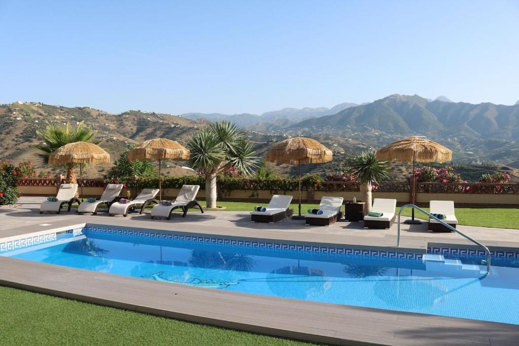 Exceptional Costa Del Sol El Espuela For 8 Heated Pool Amazing Views & Quality * Torrox