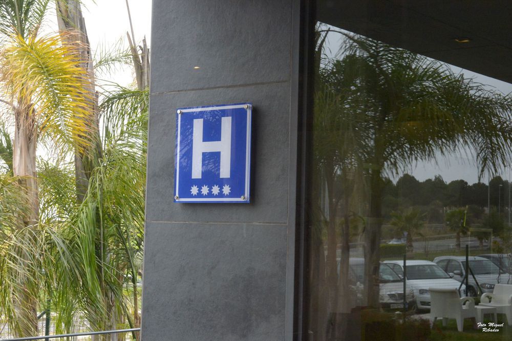 Hotel Azz Valencia Tactica 4*