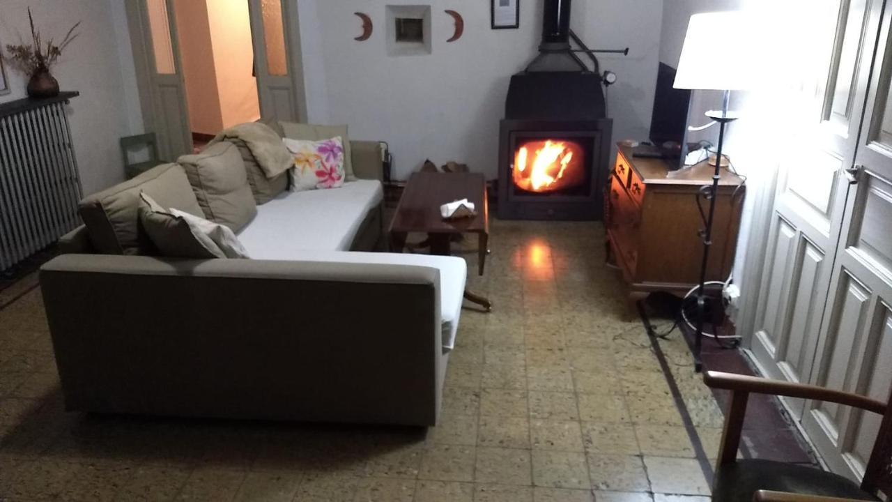 Сasa de vacaciones La Nava, Casa De Pueblo Con Patio Y Chimenea *