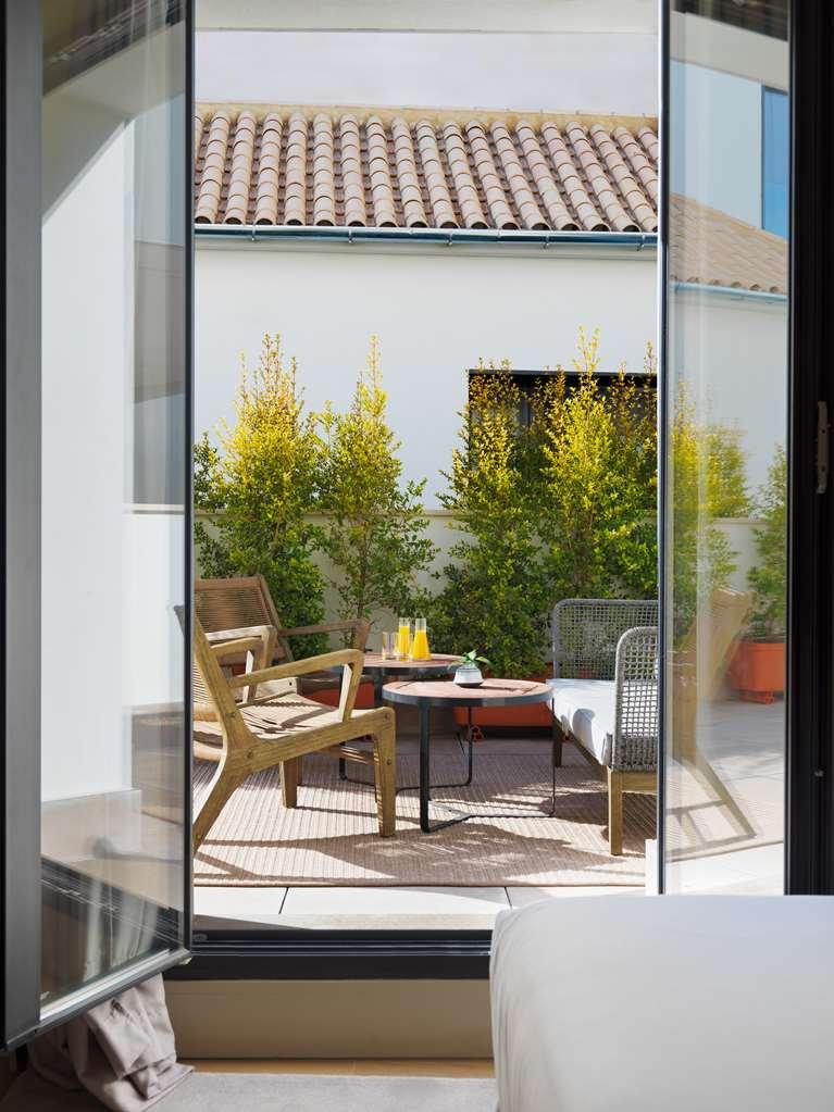 H10 Palacio Colomera Hotel 4*