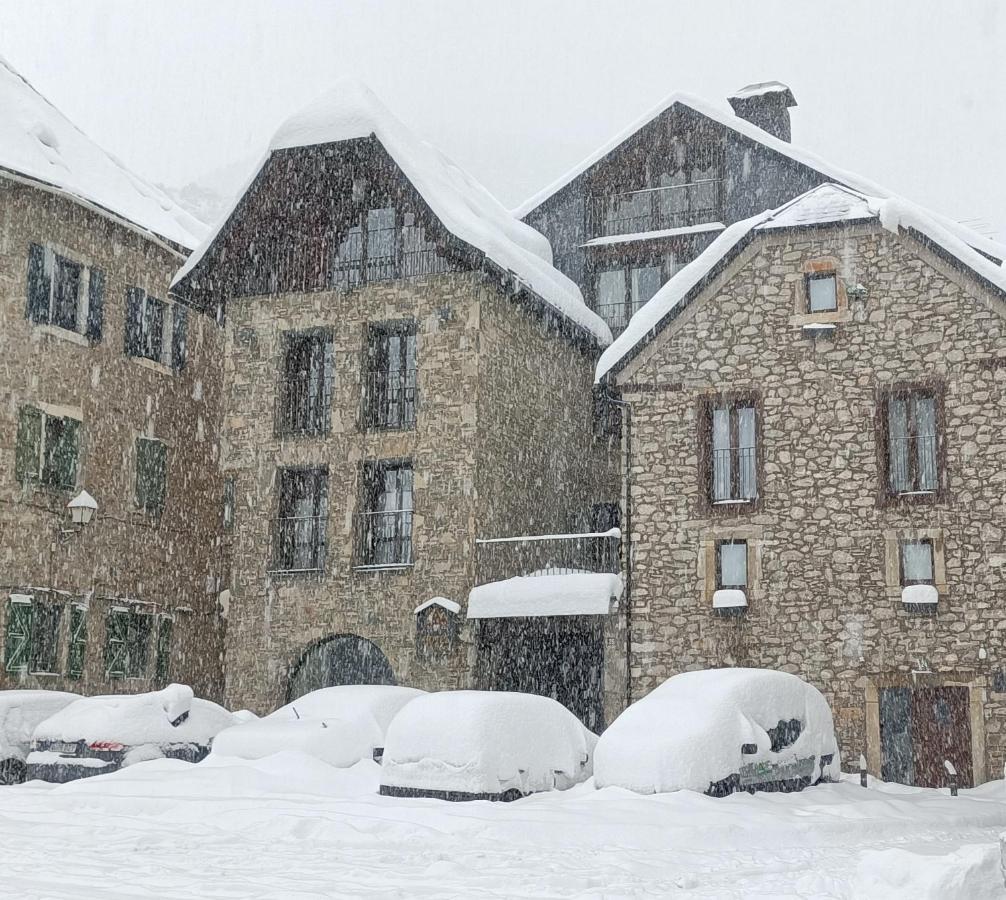 Valle De Izas Hotel