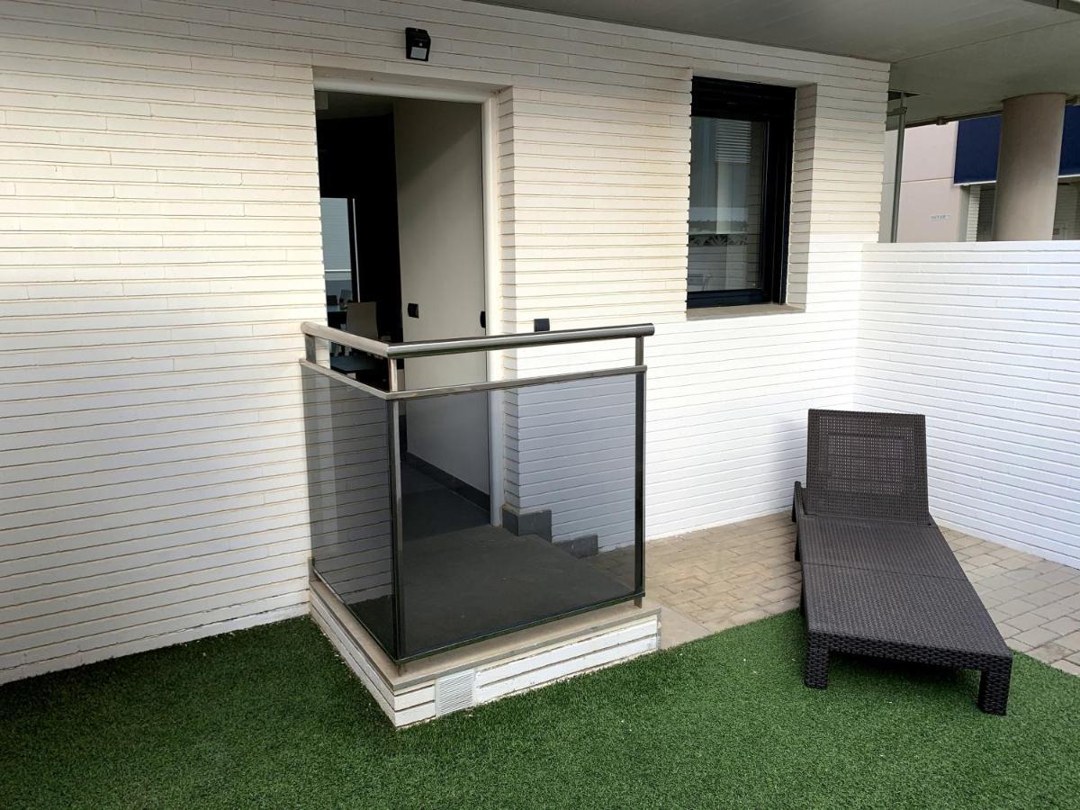 Con Jardin En Primera Linea De Playa Con Parking Y Piscina Peniscola