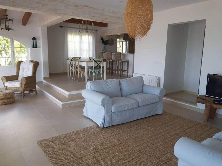 En Primera Linea De Mar Cerca De Binibeca Villa