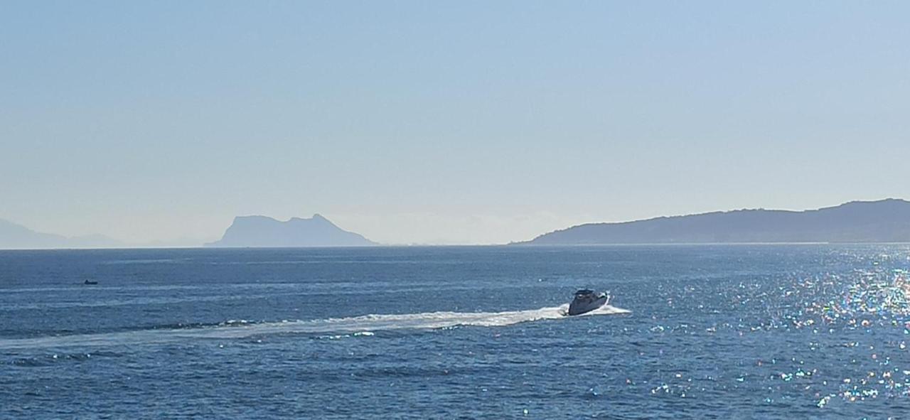 Vistas Al Mar Cerca De La Playa El Cristo Y Puerto * Estepona