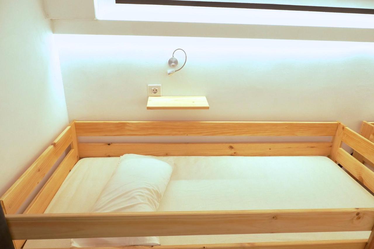 Guitar Hostel