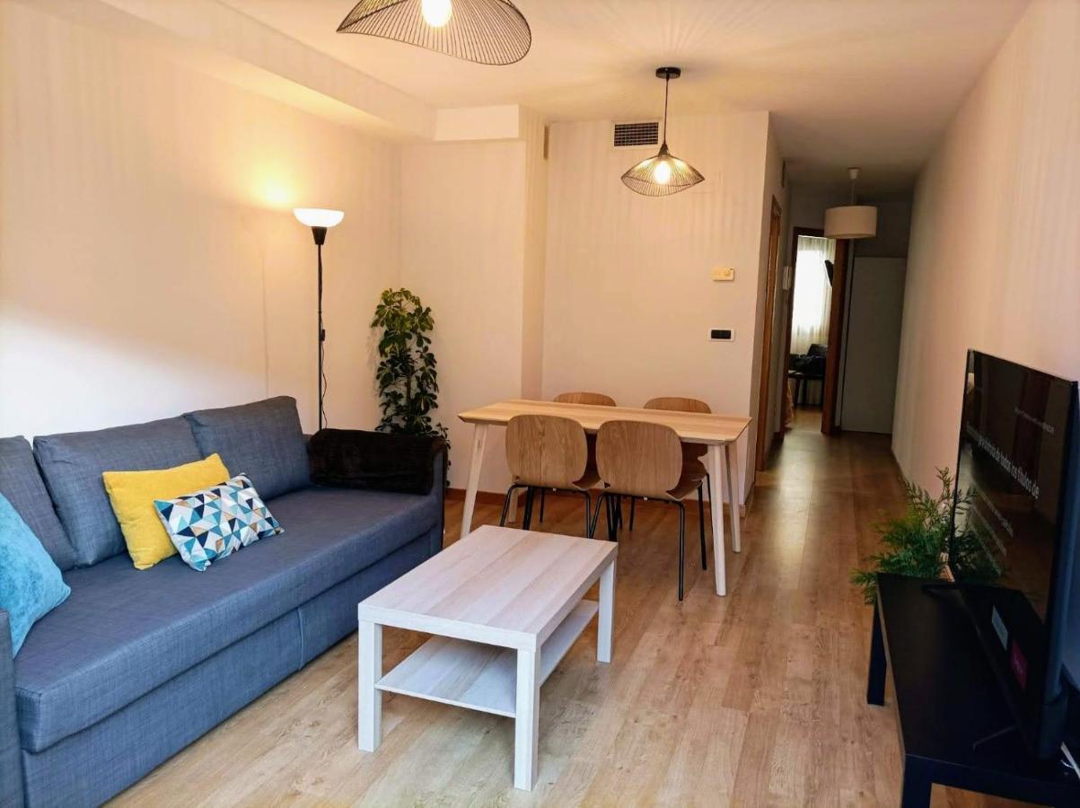 Con Terraza, Plaza America Apartment