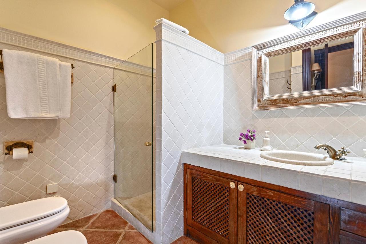 Casa Flores Con Piscina Interior Climatizada * Alcaucín