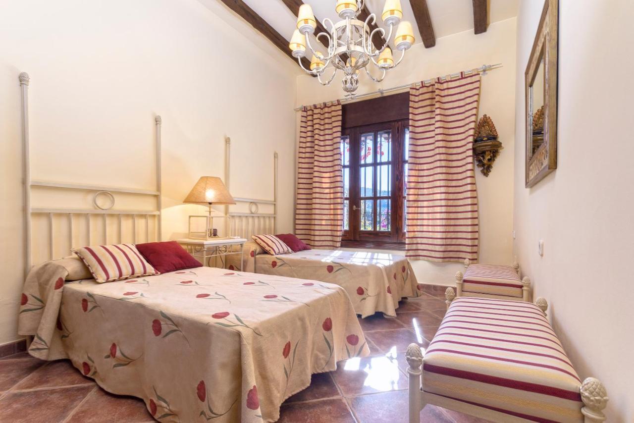 Villa Casa Flores Con Piscina Interior Climatizada Alcaucín