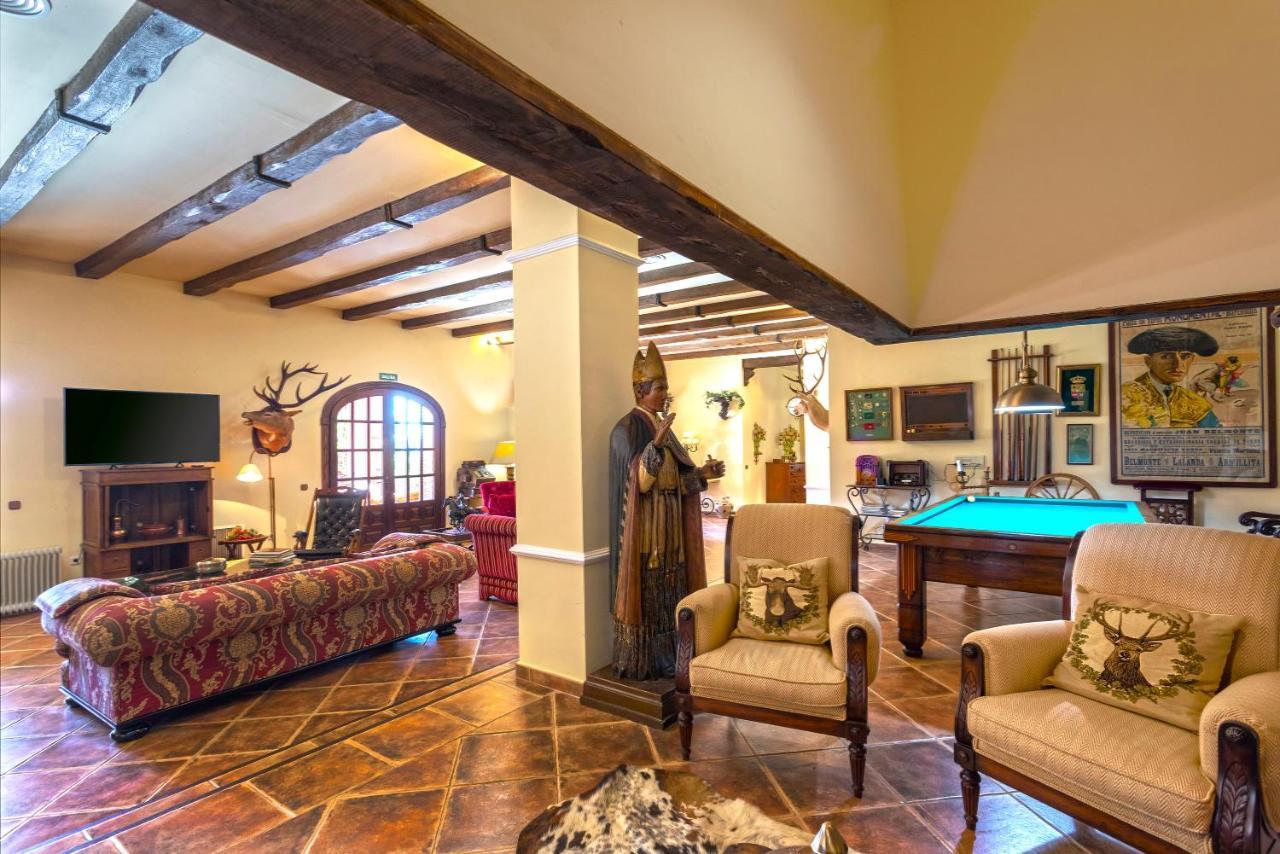 Casa Flores Con Piscina Interior Climatizada Alcaucín