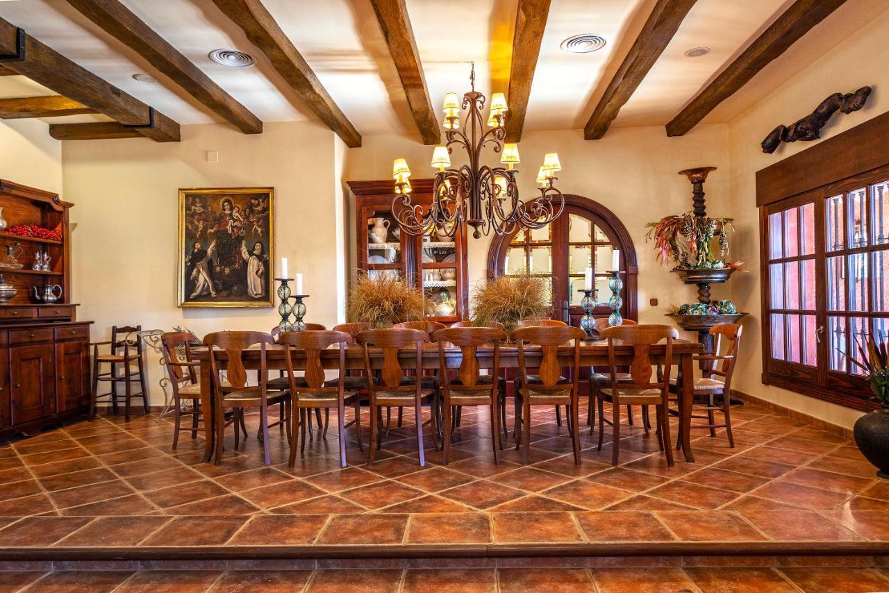 Casa Flores Con Piscina Interior Climatizada Alcaucín
