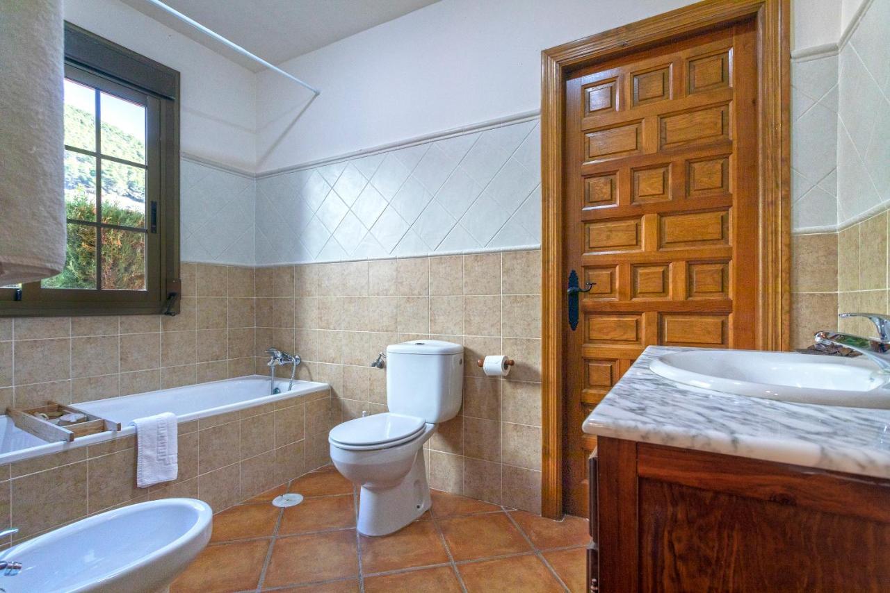 Casa Flores Con Piscina Interior Climatizada * Alcaucín