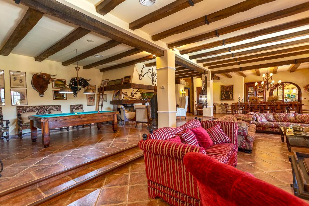 Casa Flores Con Piscina Interior Climatizada * Alcaucín