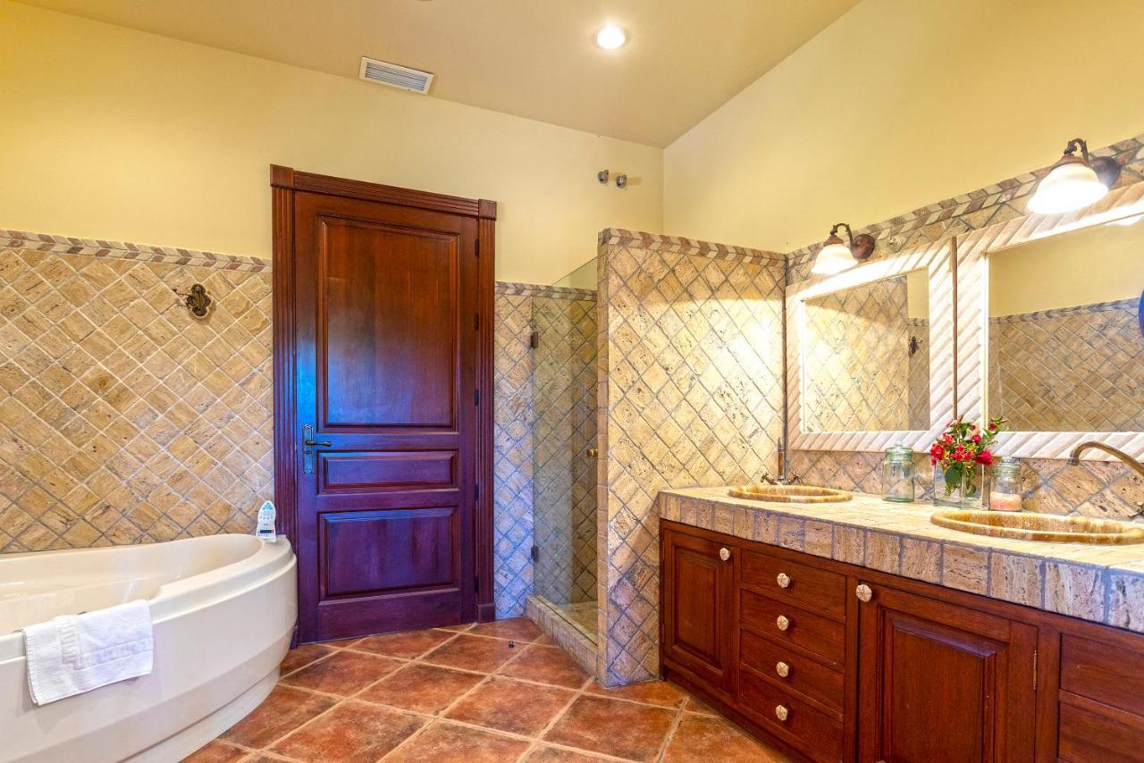 Casa Flores Con Piscina Interior Climatizada * Alcaucín