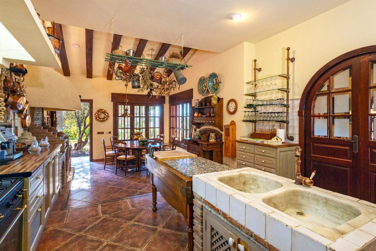 Casa Flores Con Piscina Interior Climatizada Alcaucín