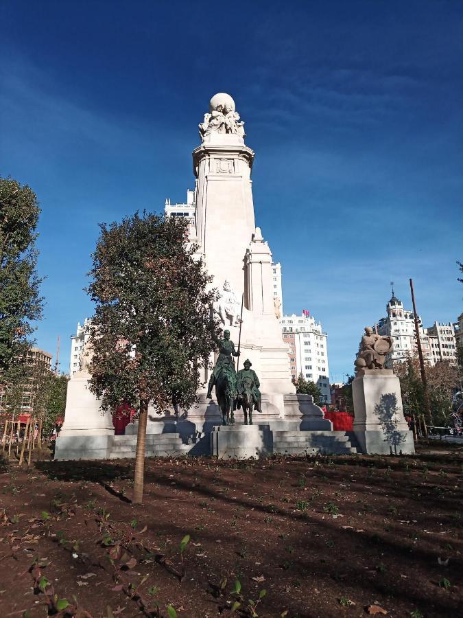 Piso de 2 dormitorios Madrid Centro Gran Vía - Plaza de España, el salón y 2 dormitorios tienen aire Apartamento Madrid