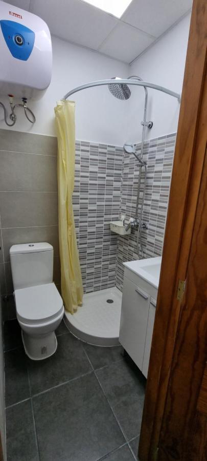 Hostal Cristina Con Baño Privado Y Mini Cocina