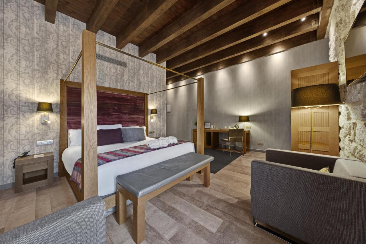 Hotel Castilla Termal Monasterio De Valbuena 5*