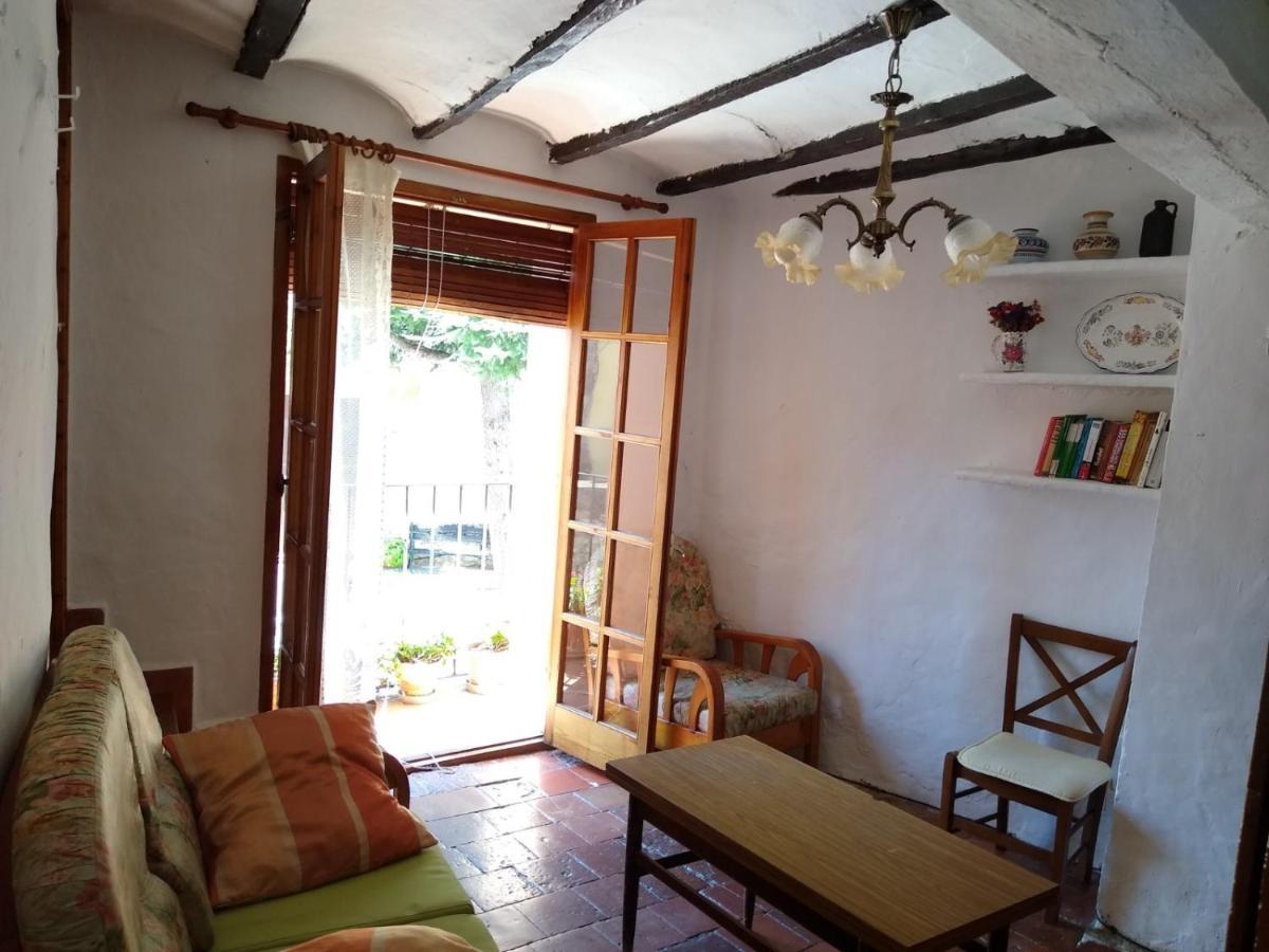 Casa De Amparo Y Jose Manuel Country house *