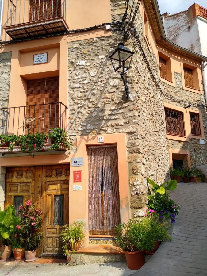 Casa De Amparo Y Jose Manuel *