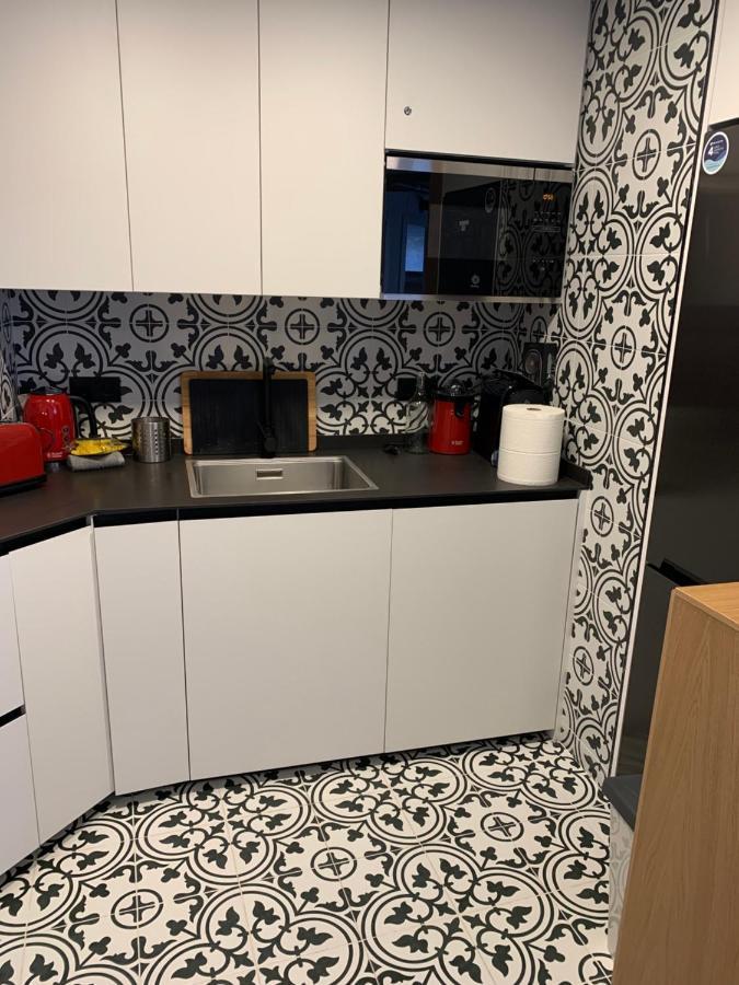 Fantastic Brand New In Location Just Few Steps From The Slope! Private Parking *