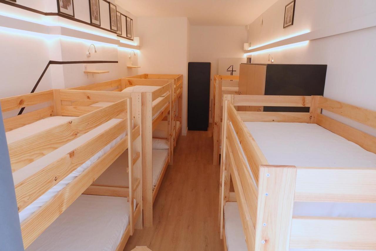 Guitar Hostel