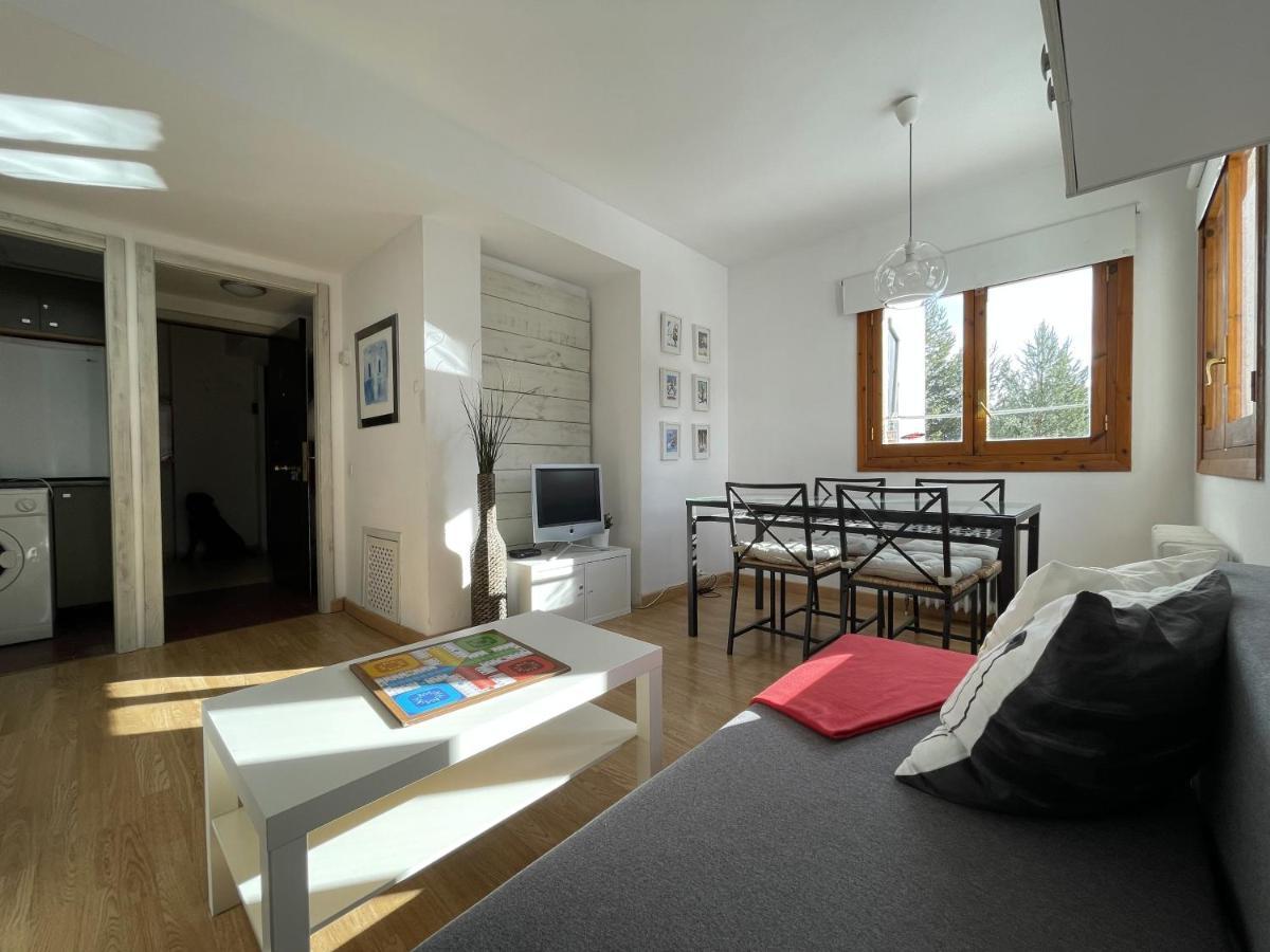 Izas · Pirineos360 · Práctico Y Sencillo · Perfecto Esquiadores Apartamento *