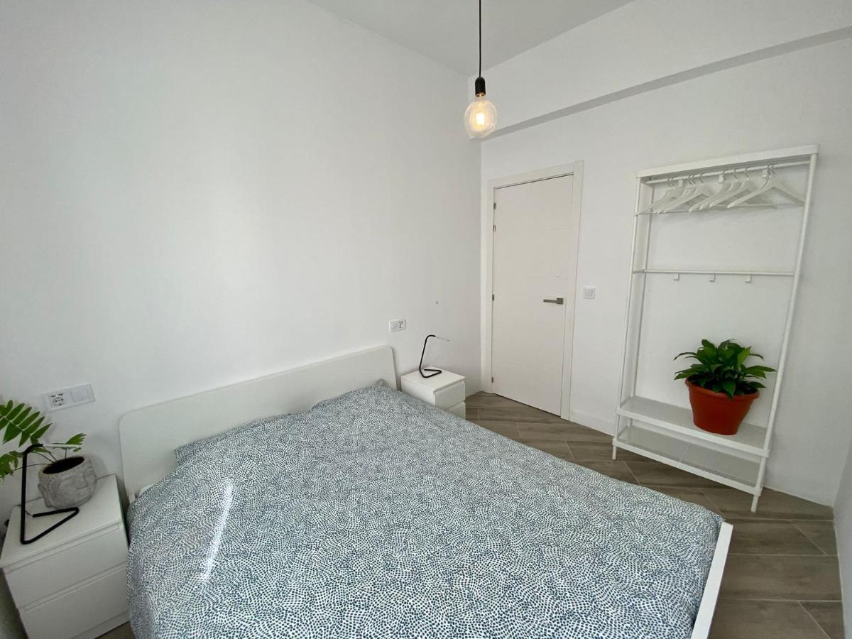 Pensión With Private Bathroom - Out Of Blue *