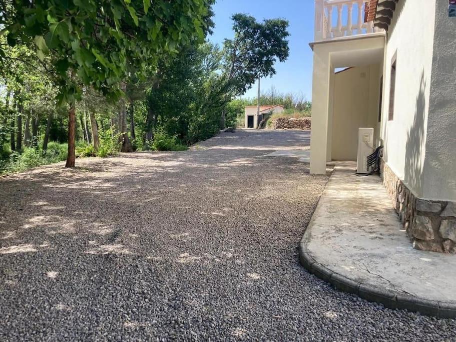 Vakantievilla Met Groot Zwembad Heeft 4 Slaapkamers En Is Geschikt Voor 8 Personen, Ideaal Voor 1 Of 2 Gezinnen. Ligt In 1 De Mooiste Vallei Spanje Het Huis Grenst Aan Prachtig Natuurgebied  *
