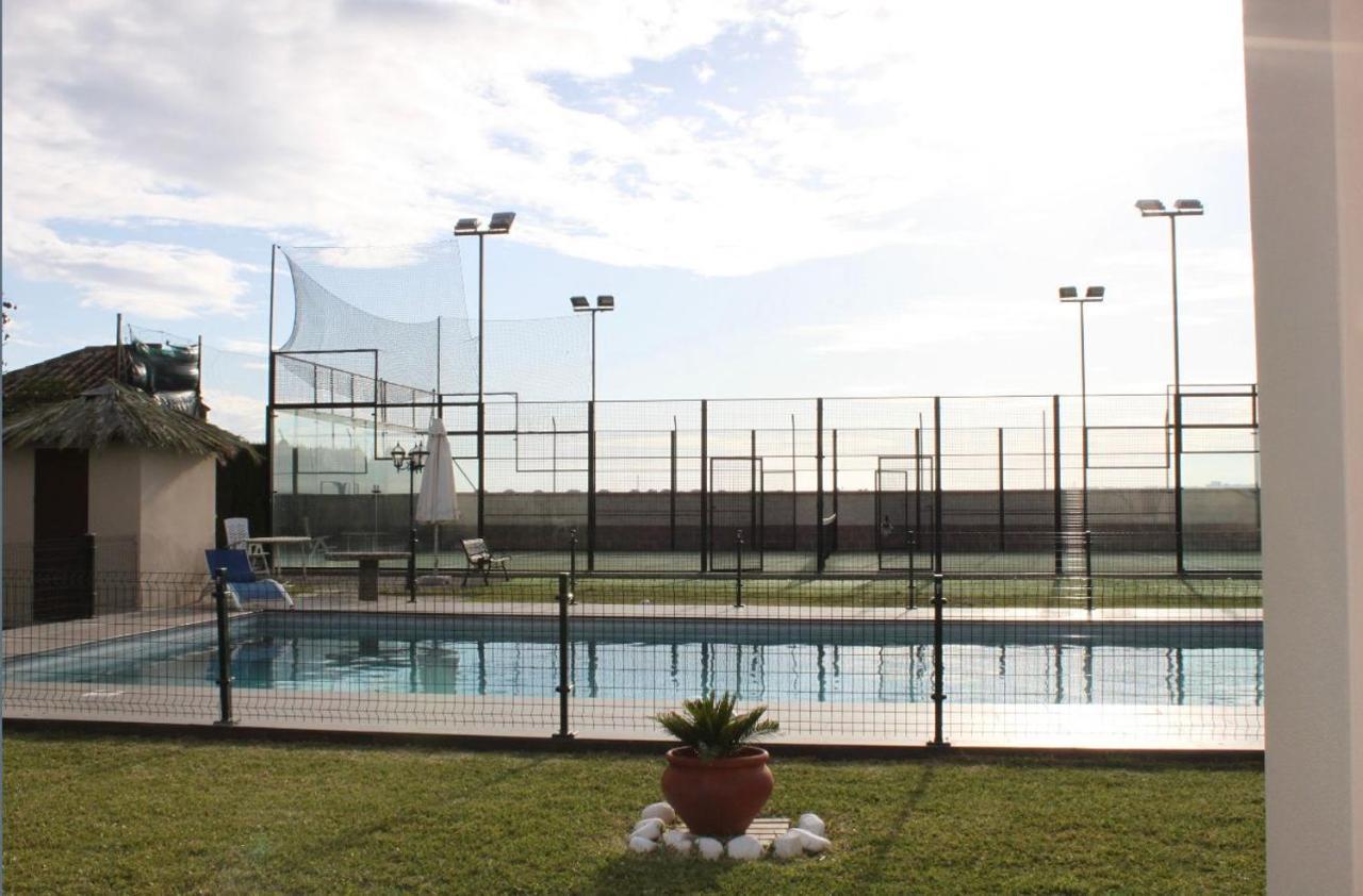 Luxurious Villa. Private Pool, Padel Court. Subway *